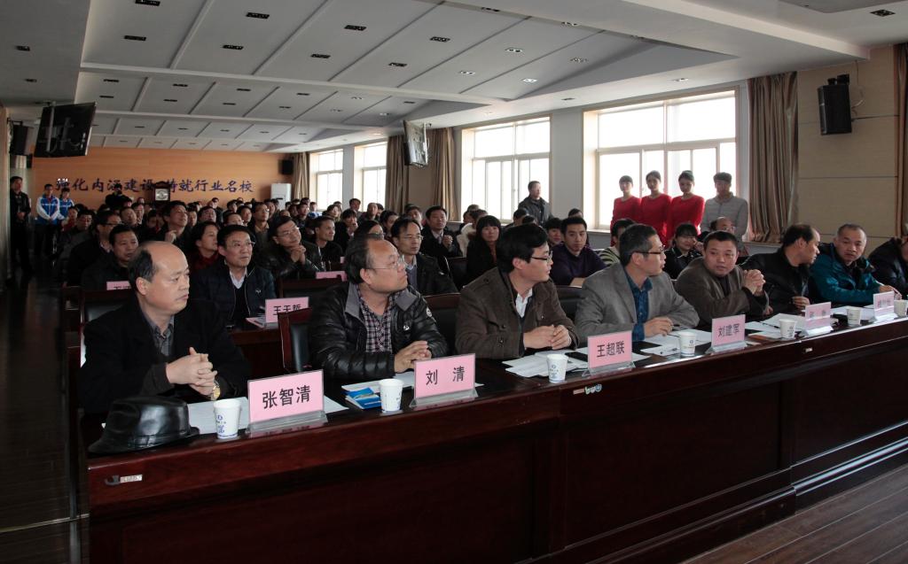 刘建军、王超联、张勃、梅创社、刘清、张智清、付胜利担任决赛评委