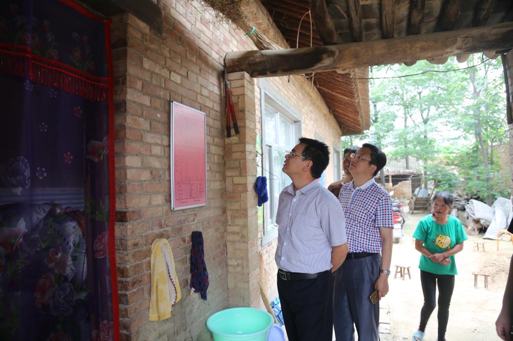 走访建档立卡家庭学生