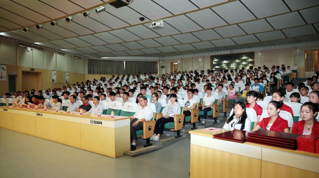 各二级学院党总支书记、学工办主任、团委代表400余人参会