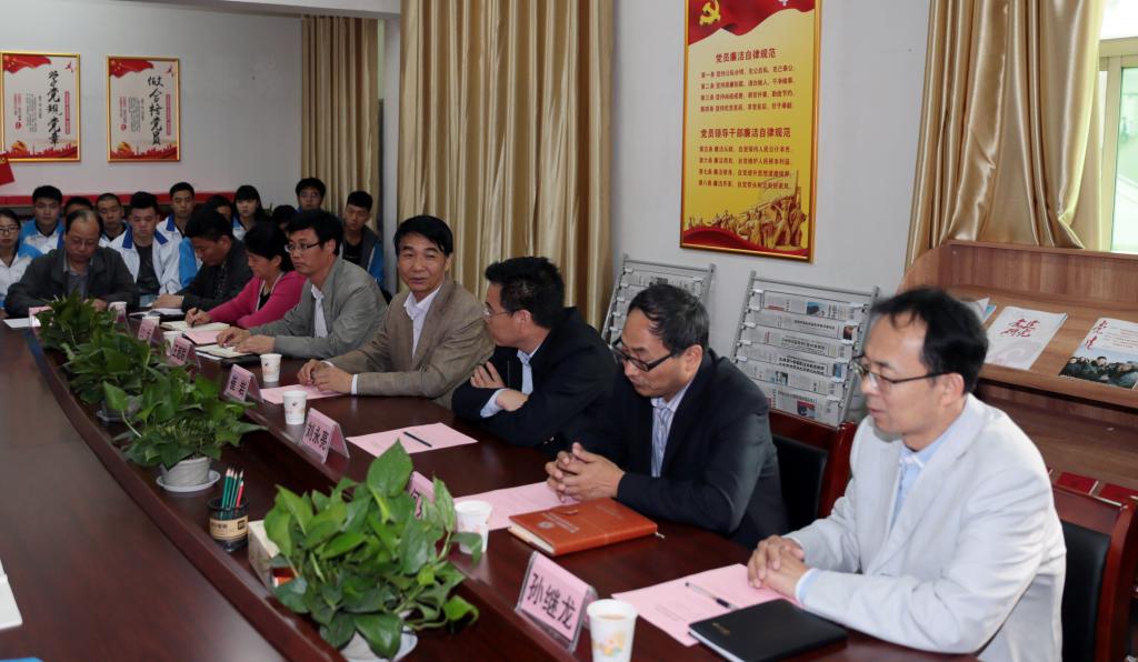 学院领导、学生工作分党委相关同志、学生党员代表30余人参加会议